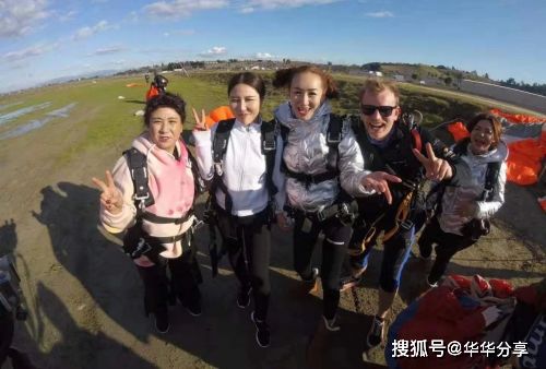 免费观看，女神小芳的魅力之旅