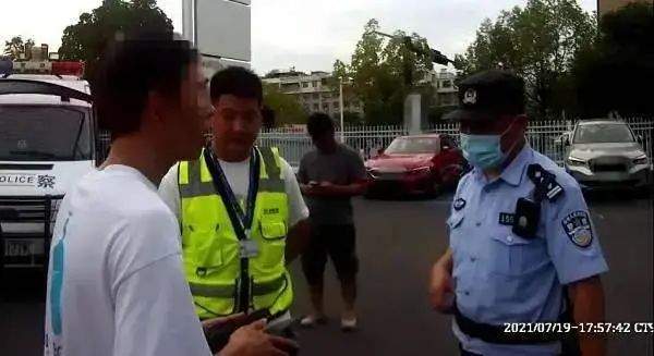 无人机边境黑飞事件，骑马男子的英勇一箭