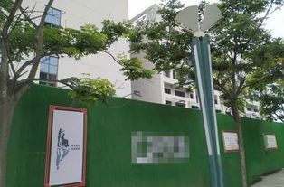 高空吊篮意外坠落，玻璃外墙安全警钟敲响