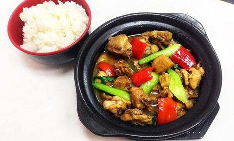 黄焖鸡米饭现整只鼠，企业如何应对的回应