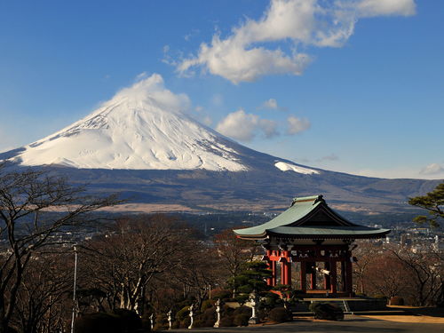 日本小镇的独特景观，持续拉网行动，守护富士山景