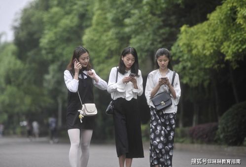 高考300分背后的故事，名校争夺与夫妻孕育生活的温馨交织（全剧免费观看）