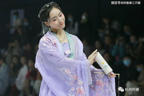闪婚后总裁身份曝光，逃婚汉服新娘的魅力之旅