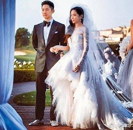《领错结婚证嫁对郎》短剧在线观看，落跑王妃不好追（1集至10集）电视剧剧情解析短剧在线观看，落跑王妃不好追100集短剧在线观看