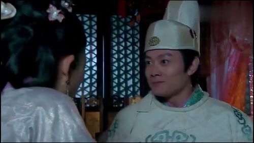 《丑千金变美后又狂又撩》短剧在线观看，我把皇帝踢下床，穿越剧的巅峰之作（46集）短剧在线观看，我把陛下踢下床电视剧短剧在线观看