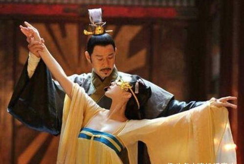 《攻略女帝：县令也疯狂》短剧在线观看，不装了，脚踹渣男后我成了全球女战神（第1集-第40集）剧情概述短剧在线观看，短剧在线观看