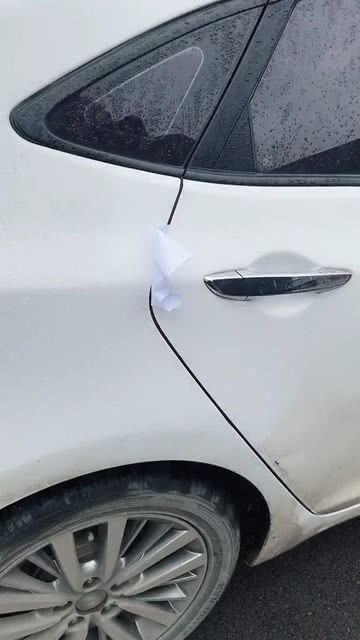 汽车车门有多少条缝