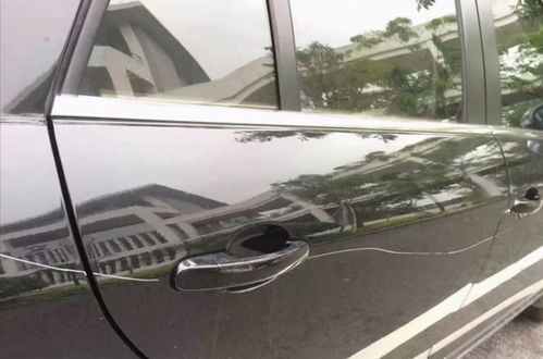 给汽车补划痕要多少钱