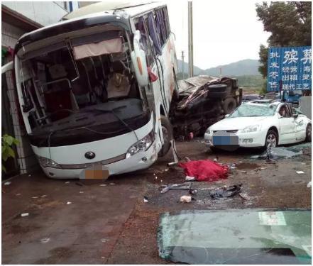 一汽车撞坏民房赔多少