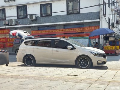 宝骏310w图片,宝骏310w图片内饰