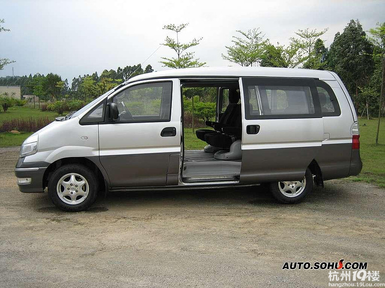 福特全顺15座商务车,福特全顺15座商务车图片