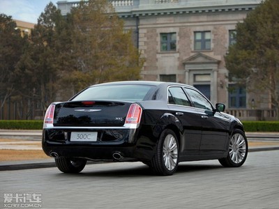 克莱斯勒300c,克莱斯勒300c油耗多少钱一公里