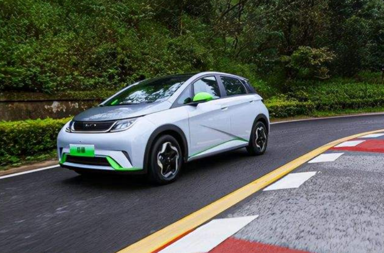 续航700公里纯电动汽车,续航700公里纯电动汽车可以用几年