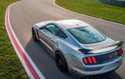 福特野马gt350,福特野马GT350侧叶子板和原厂保险杠匹配吗