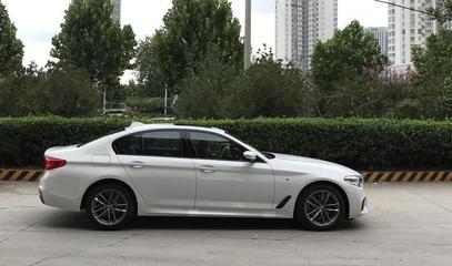 宝马525li落地多少钱,525i和525li的区别