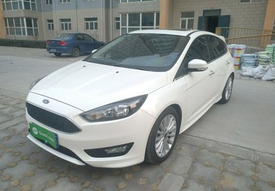 福特福克斯两厢车图片,福特福克斯两厢车图片红色
