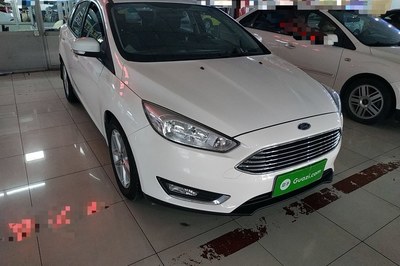 福特福克斯三厢2015款,福特福克斯三厢2015款图片