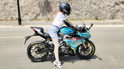 春风250sr,春风250srfun和春风250sr区别