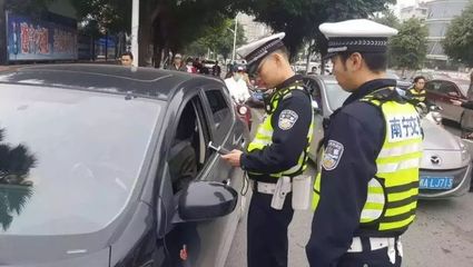 查违章扫一扫行驶证,扫描行驶证查违章是什么app