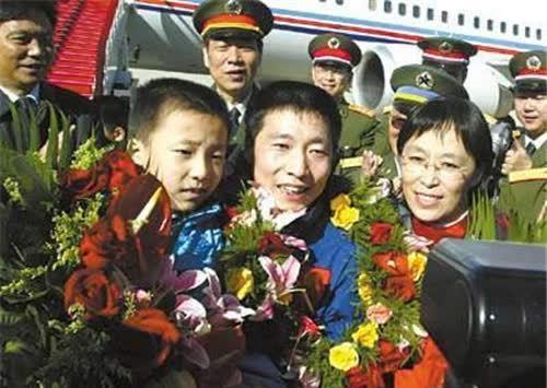 妻子眼中的英雄光辉，免费观看短剧