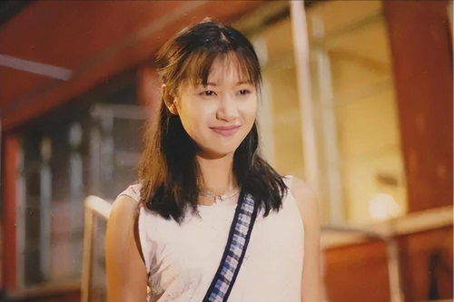 免费观看，青春校花短剧，美丽与梦想的完美结合
