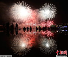 烟花盛宴与短剧共度欢乐年节时光