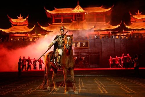 免费尽享震撼视听，咤叱风云短剧一触即发
