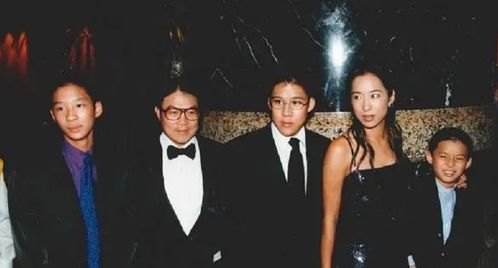 《团宠妈咪满级归来》短剧在线观看，离婚后大佬她美又飒（70集）短剧在线观看，离婚后大佬她飒爆全球了短剧在线观看