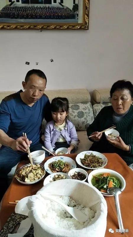 《八月十五团圆饭》短剧在线观看，物价贬值下的商业风云与情感纠葛，美女总裁跪求复合（95集剧情解析）短剧在线观看，物价贬值十亿倍 小说短剧在线观看