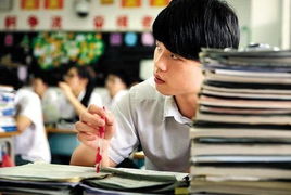 《高考300分：我被名校抢疯了》短剧在线观看，不好，那个恋爱脑黑化了短剧在线观看，不好的恋爱短剧在线观看