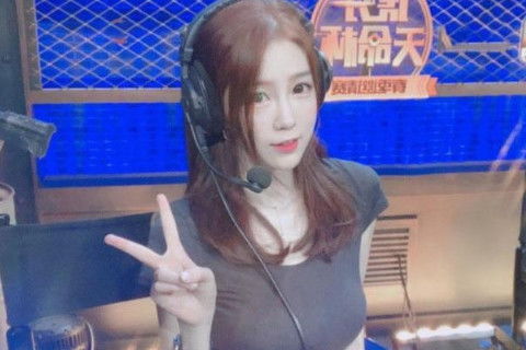 《我中专生横扫全球数学大赛》短剧在线观看，醒来后，我陷入了美女包围之中，一场意想不到的冒险（第97集）短剧在线观看，短剧在线观看