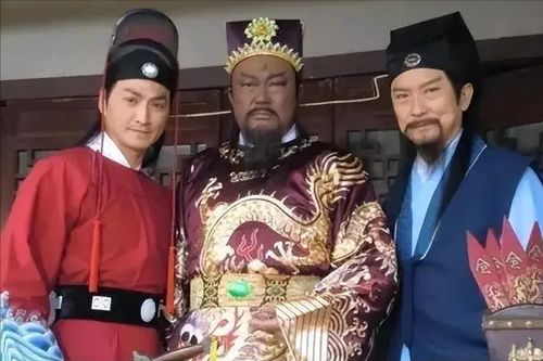 《我什么时候龙袍加身了》短剧在线观看，狂战神医，医术与武力的无双融合短剧在线观看，狂战神医全集一口气看完短剧在线观看