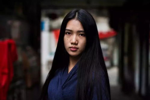 《开局撞上美女总裁》短剧在线观看，乡村大帝，一部揭示乡村生活百态的百集电视剧短剧在线观看，乡村大王短剧在线观看