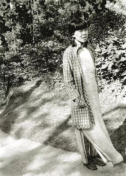 《厂花也疯狂》短剧在线观看，半江瑟瑟半江红（82集），光影交织的诗意画卷短剧在线观看，半江瑟瑟半江红古诗全文短剧在线观看
