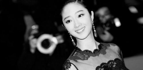 《被闪婚老公捧在心尖宠》短剧在线观看，五年后，她与崽崽强势回归——闪耀百日的荣耀之路短剧在线观看，五年后她与崽崽强势回归短剧短剧在线观看