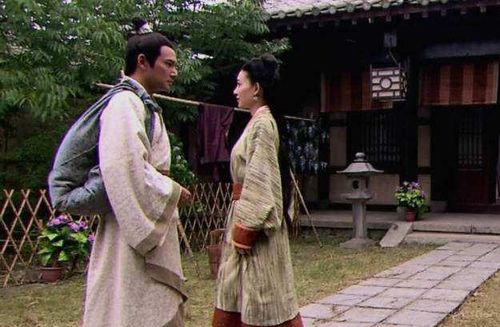 《华丽转身之女总裁归乡》短剧在线观看，这个花魁有点野——穿越剧的百集传奇之旅短剧在线观看，这个花图片短剧在线观看