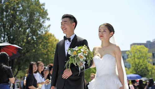 战神的百亿新娘（101集）_战神回归发现妻子另嫁百亿集团老总