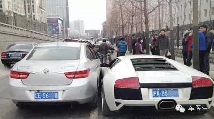 汽车剐蹭划痕赔多少钱