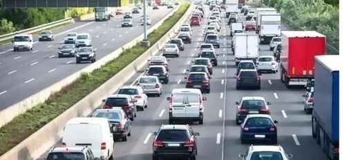 高速汽车正常噪音多少米