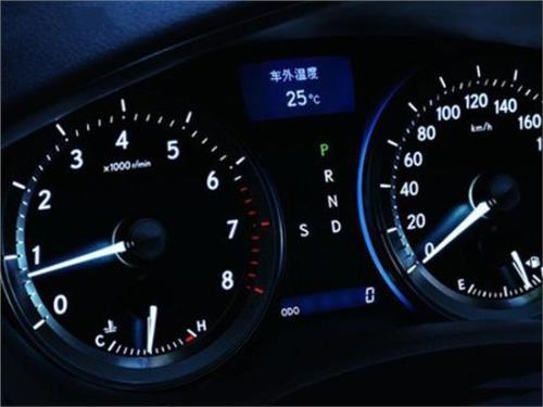 汽车怠速750油耗多少