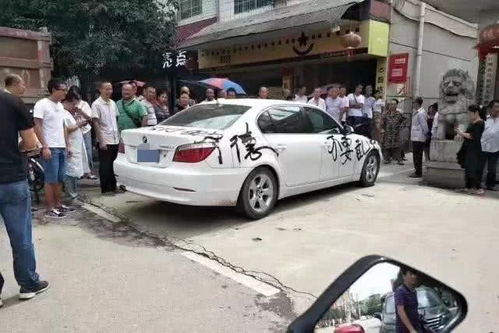 一扇汽车门喷漆多少钱