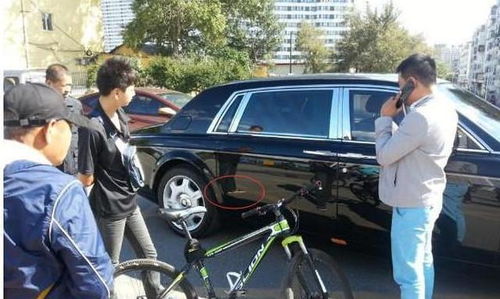 汽车刮了一米长赔多少