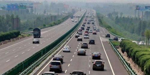 汽车高速公路多少排量