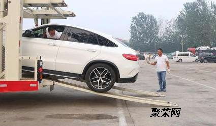 一辆小汽车多少钱