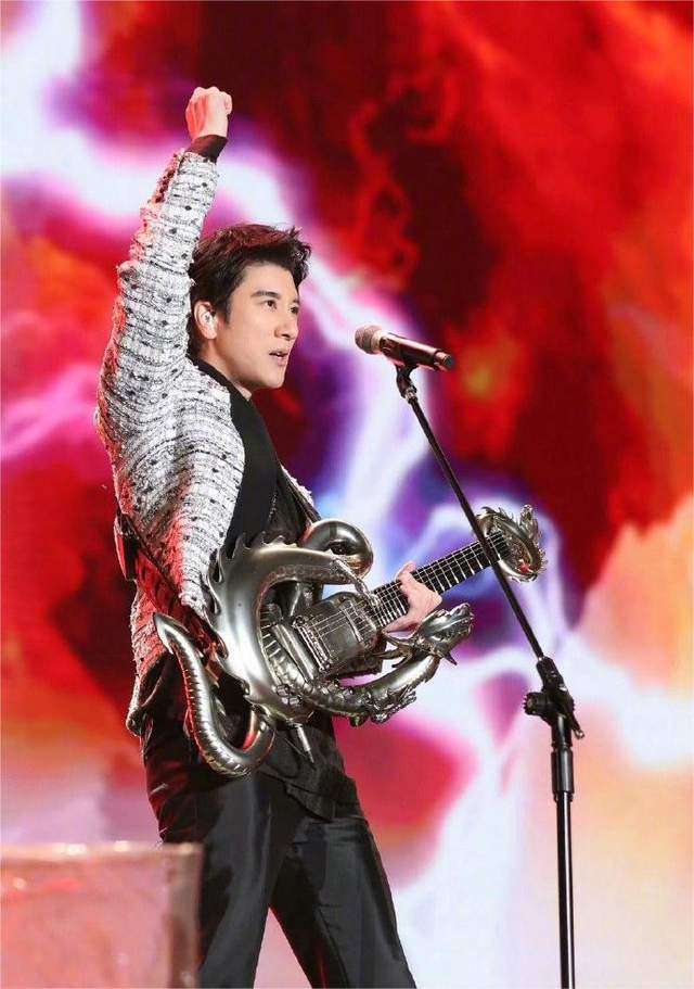 单依纯《歌手》本期爆冷第五名(单依纯歌手本期爆冷第五名，音乐舞台上的意外与反思)