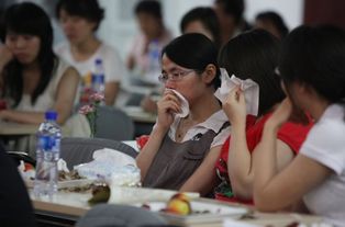 食堂阿姨脱稿演讲听哭毕业生(食堂阿姨脱稿演讲，听哭毕业生)