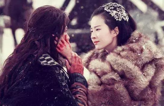 “项羽虞姬”都来苏超助阵了(苏超战火重燃，项羽虞姬联袂助阵)